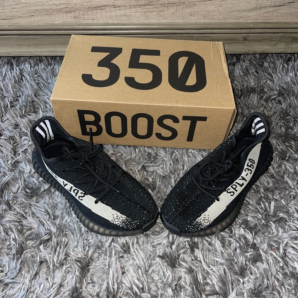 Yeezy tennis shoes